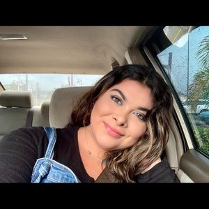 Meet your Posher, Javihana